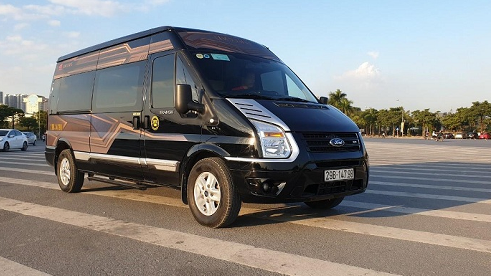 Bảng giá thuê xe du lịch Limousine VIP 9 chỗ tại Mê Linh Hà Nội mới nhất 2023